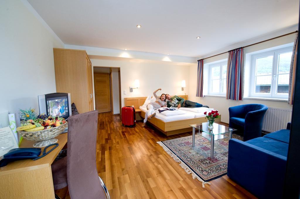 Hotel Buerglstein Sankt Wolfgang im Salzkammergut Bagian luar foto