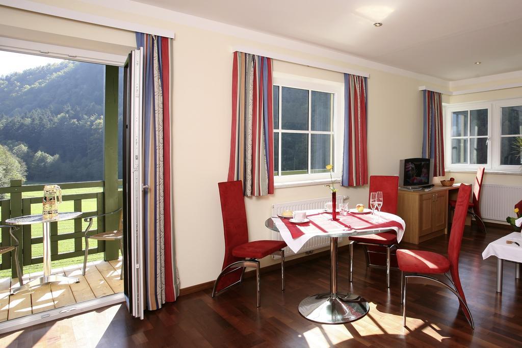 Hotel Buerglstein Sankt Wolfgang im Salzkammergut Bagian luar foto
